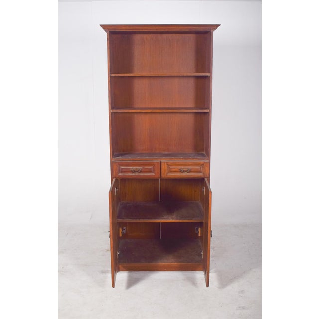 Bookcase unit with shelves, doors and drawers. The top has three fixed shelves, ideal for displaying books, decorative...