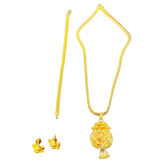30.8 Gm 22 Karat Yellow Gold Earring , Bracelet &amp; Chain + Pendant Bridal Suite 4 piece set includes a chain , pendant...