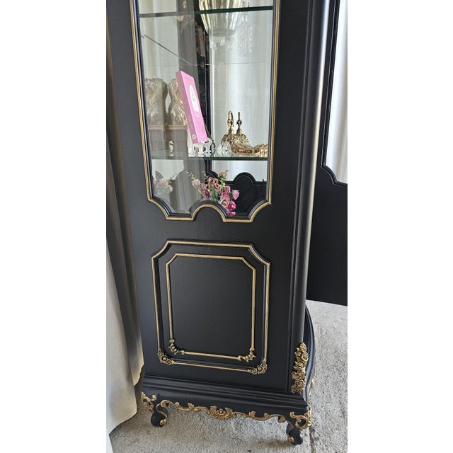 1960s Black, Rococo Style Vitrine Cabinet, French Reproduction Curio Cabinet For Sale - Image 15 of 18