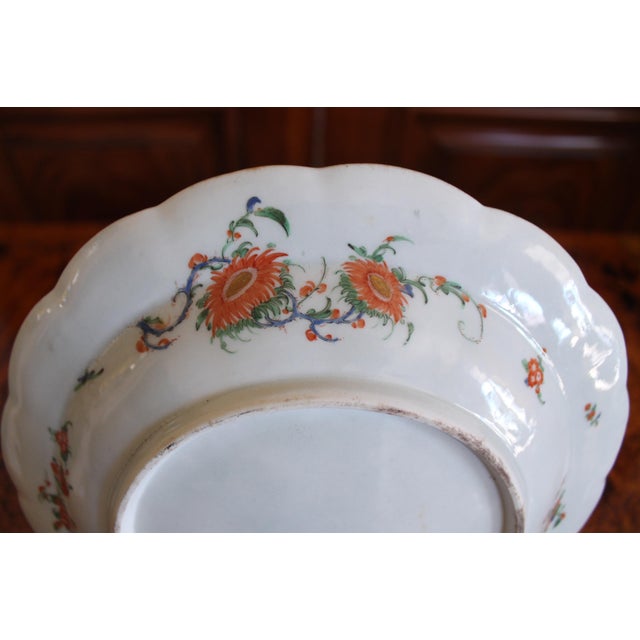 English Worcester 'Old Scarlet Japan' Pattern Scalloped Edge Dish, 18th Century For Sale - Image 11 of 12