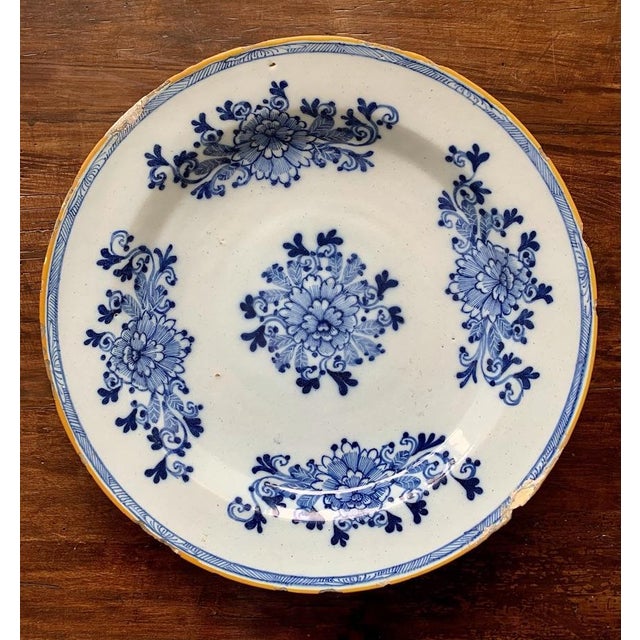 18th Century Dutch Delft Charger For Sale - Image 4 of 4