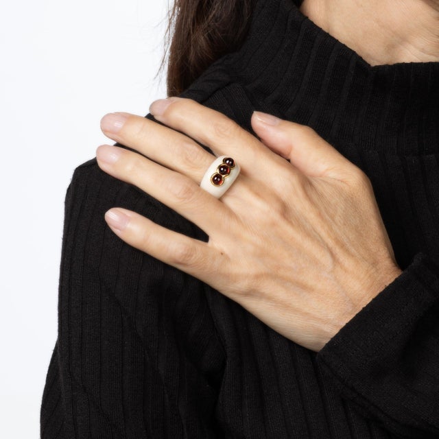 Garnet Enamel Dome Ring Sz 6 Vintage 18k Yellow Gold Wide Band Estate Jewelry For Sale In Los Angeles - Image 6 of 7