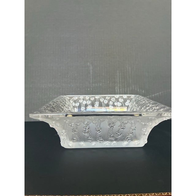 1930s Lalique "Roses" Square Bowl, Featuring a Frosted Crystal Exterior Adorned With a Detailed Relief Pattern of Rose Blossoms and Trellises. For Sale In Los Angeles - Image 6 of 8