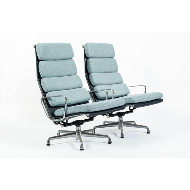 Metal Pair of Eames Soft Pad Recliners for Herman Miller, Blue Gray Aluminum Group Lounge Chairs For Sale - Image 7 of 17