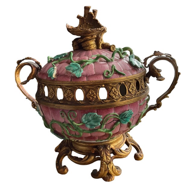 19th Century French Gilt-Bronze-Mounted Samson Porcelain Pot-Pourri Vase Att. To l'Escalier De Cristal, France For Sale - Image 4 of 10