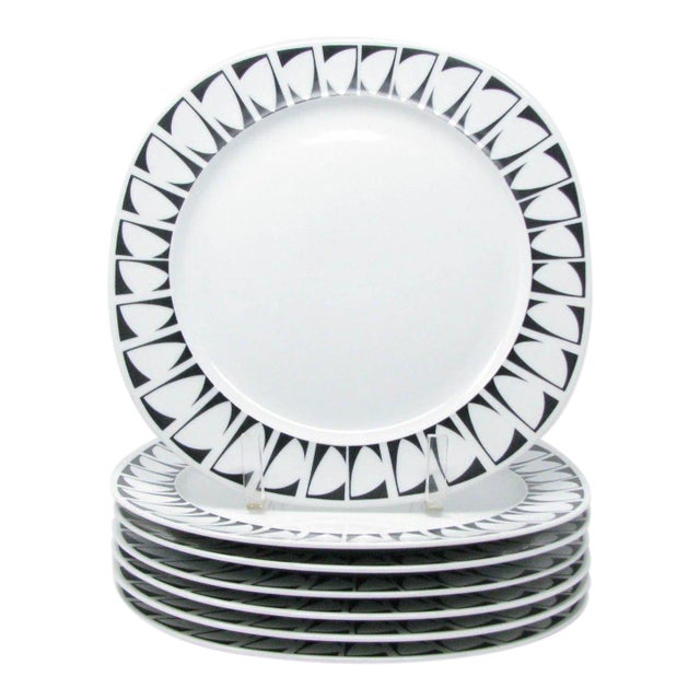 Vintage Graphic Studio Dinner Plates With Black White Design - Set of 7 For Sale