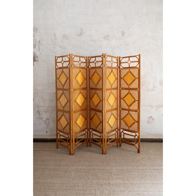 Folding Bamboo Screen with Woven Rush Panels – 1970s Five-panel folding screen with a natural bamboo structure, featuring...