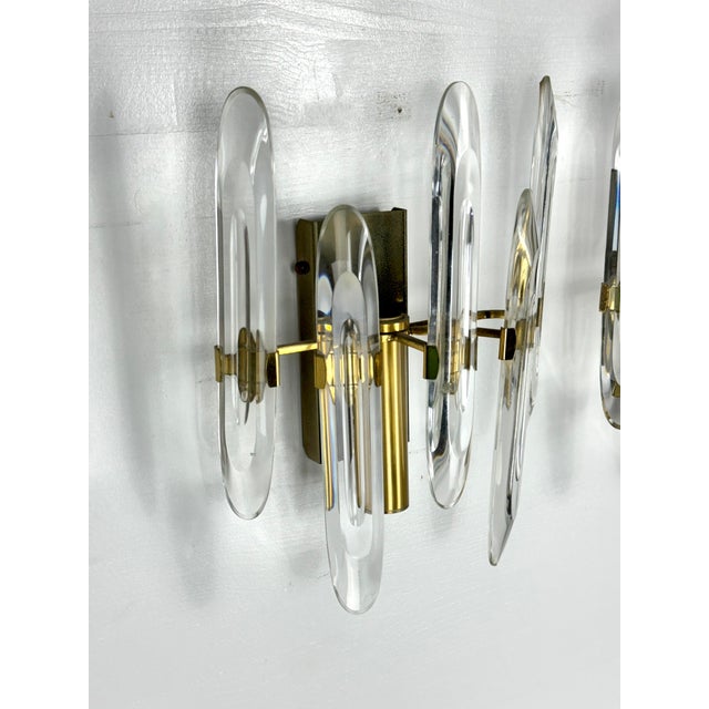 Mid-Century Modern Sciolari Sconces in Glass and Gilded Brass, 1970s, Set of 2 For Sale - Image 3 of 9