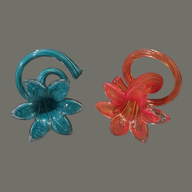 Tangerine Vintage Italy Pair Blue & Red Art Glass Ruffled Flower Top Spiral Base Bud Vases For Sale - Image 8 of 9