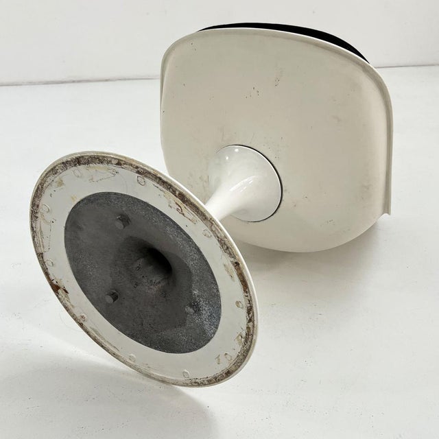 Swivel Tulip Chair by Eero Saarinen for Knoll, 1960s, Set of 4 For Sale - Image 13 of 15
