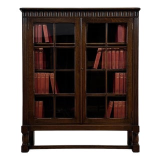 Early 20th Century English Oak Display Cabinet For Sale