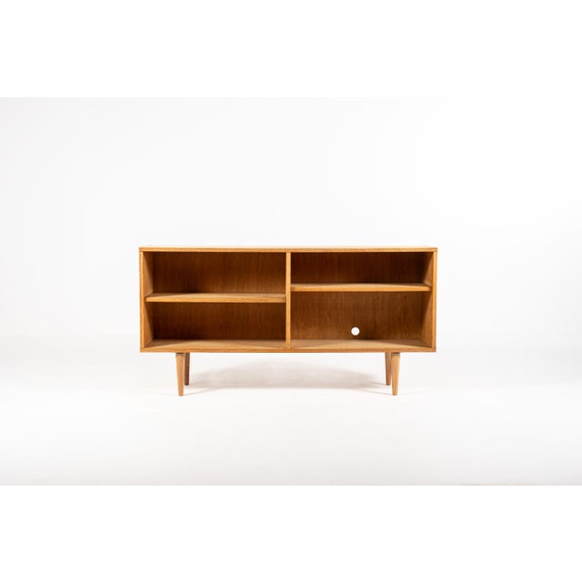 A beautiful vintage Danish low bookcase crafted in oak, dating from the 1960s. Featuring clean Scandinavian lines, tapered...