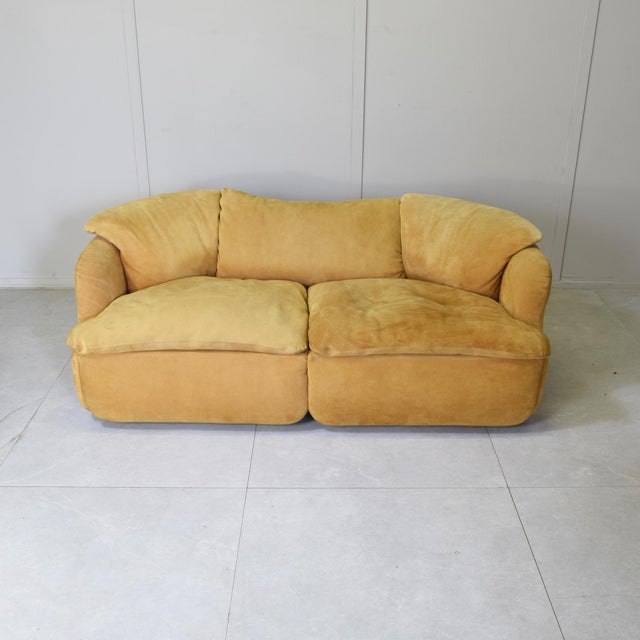 Mid-Century Modern Vintage Confidential Two-Seater Modular Sofa in Ochre Suede by Alberto Rosselli for Saporiti, Italy, 1970s For Sale - Image 3 of 11