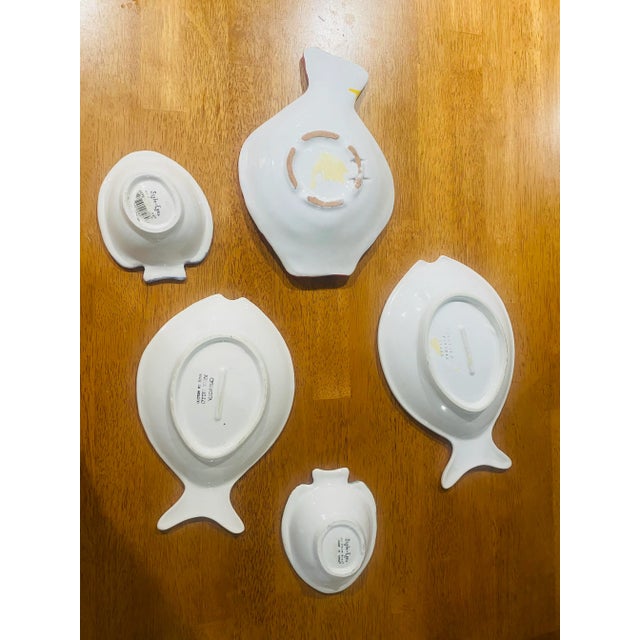 Hollywood Regency Late 20th Century Collection of Hand-Painted Fish Serving Plates - Set of 5 For Sale - Image 4 of 11