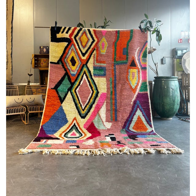 This authentic Moroccan Boujad rug is a unique handwoven piece from the Middle Atlas region, renowned for its bold...