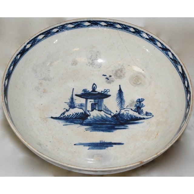 Late 18th Century Late 18th Century Chinese Export Porcelain Bowl For Sale - Image 5 of 9