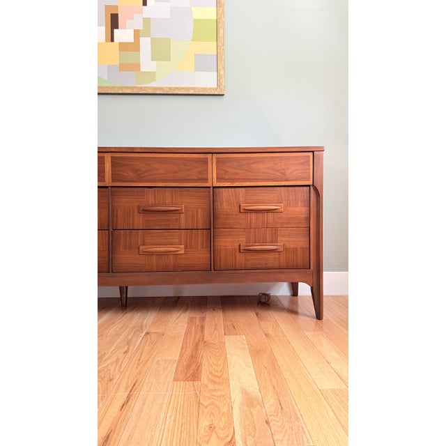 Vintage MCM Lowboy Dresser by Very Best Furniture Co. For Sale - Image 4 of 12