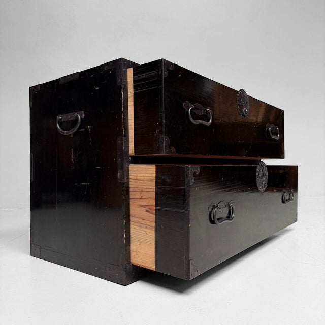Minimalist Japanese Kimono Tansu Chest, 1910s For Sale - Image 5 of 15