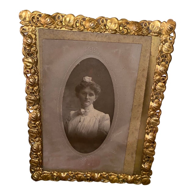 Antique Photo Frame . Antique Gilded Frame With an Oval Victorian Cabinet Card Portrait. For Sale