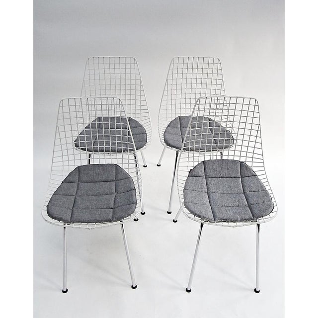 Wire Chairs in Chrome and White Steel Mesh, Set of 4 For Sale - Image 17 of 18