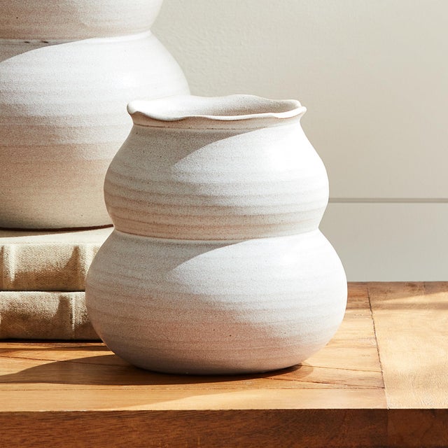 Kenneth Ludwig Chicago Chryssa Vase Small For Sale - Image 4 of 8