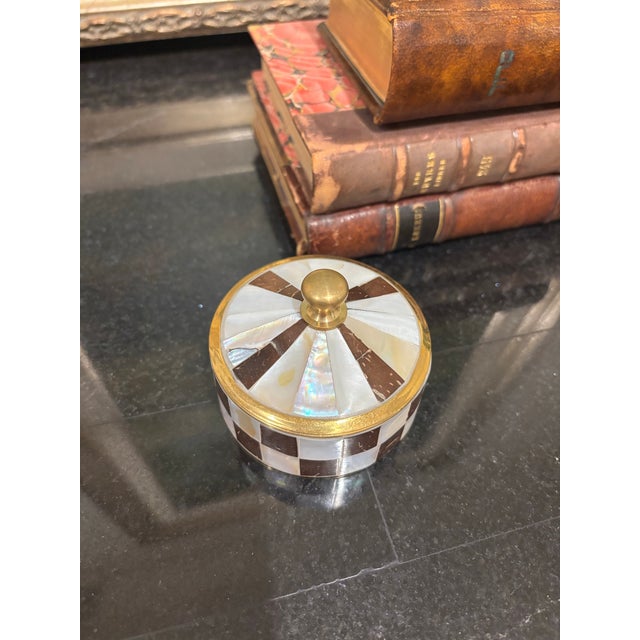 Mother of Pearl & Brass Trinket Box For Sale In Chicago - Image 6 of 7