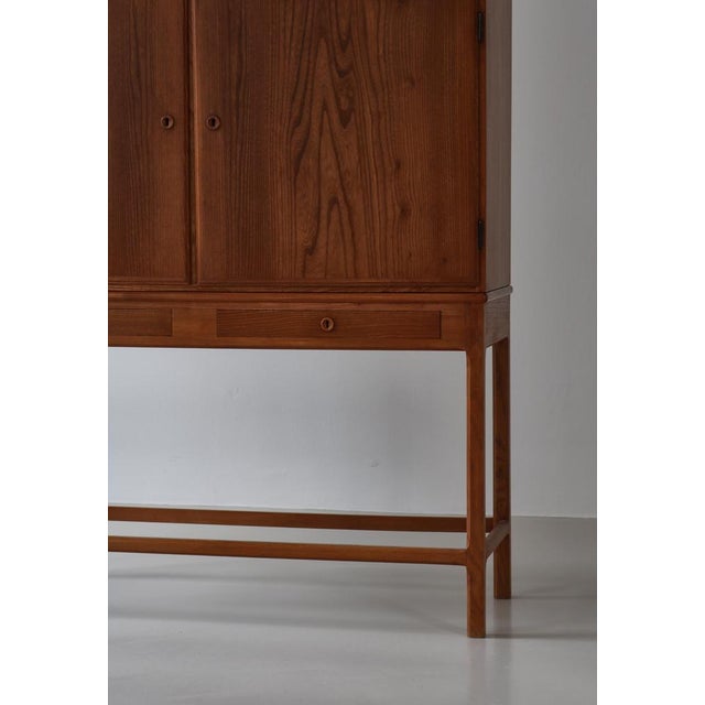 Danish Modern Cabinet in Elm and Pinewood attributed to Børge Mogensen for FDB, 1940s, Set of 2 For Sale - Image 9 of 18