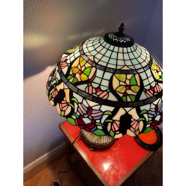 Mid-Century Modern Vintage Tiffany Style Table Lamp, 1990s For Sale - Image 3 of 7