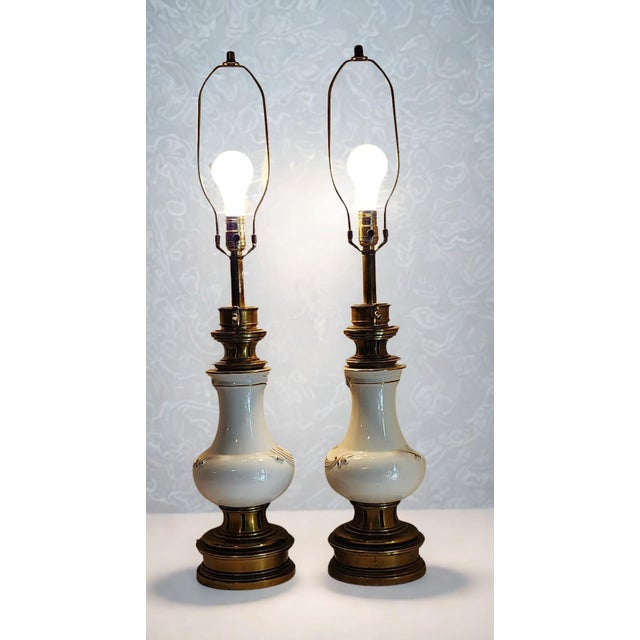 Mid-Century Stiffel Ivory Enamel and Polished Brass Table Lamps - Pair For Sale In Baton Rouge - Image 6 of 13