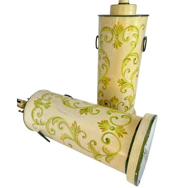 Dorothy Draper Hollywood Regency Hand-Decorated Italian Tôle Peinte Neoclassical Cylinder Table Lamps, a Pair For Sale - Image 4 of 12