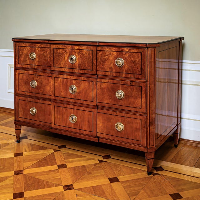 Chest of drawers with three drawers and a straight carcass. The carcass is veneered in cherry wood and fitted with...