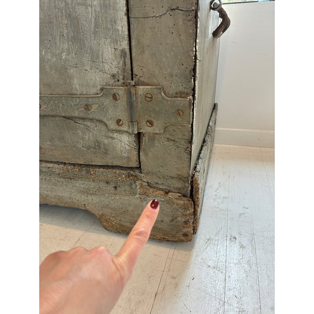 Early 19th Century Large Vintage French Antique Grey Painted Chest For Sale - Image 11 of 18