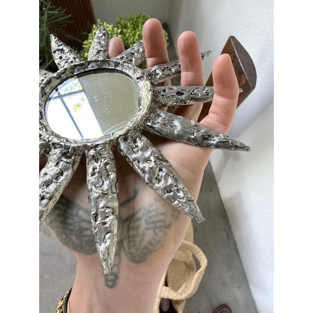Small Brutalist Round Sunburst Mirror in Hammered Metal, 1950s For Sale - Image 16 of 18