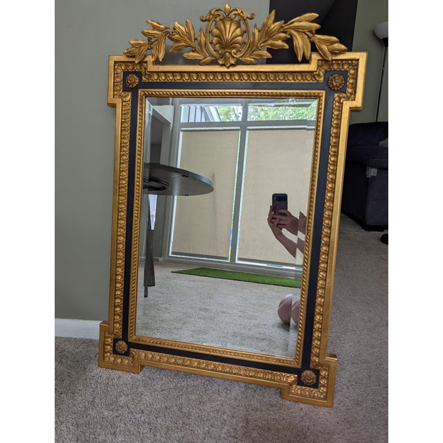 1990s Vintage Carvers' Guild Laurel Crown Neo-Classic Wall Mirror (Style #0015) – Excellent Condition For Sale - Image 5 of 6