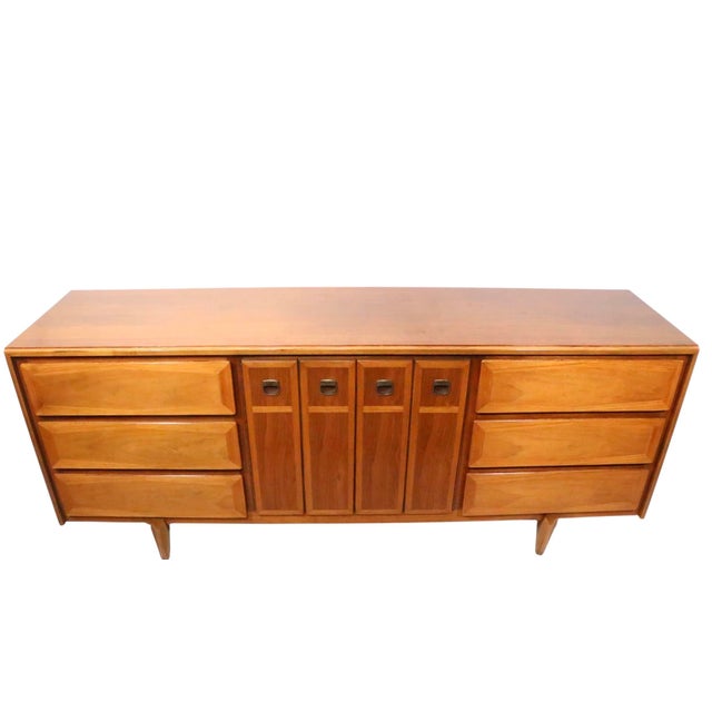 Nine Drawer Mid 20th Century Dresser by American of Martinsville For Sale - Image 9 of 15