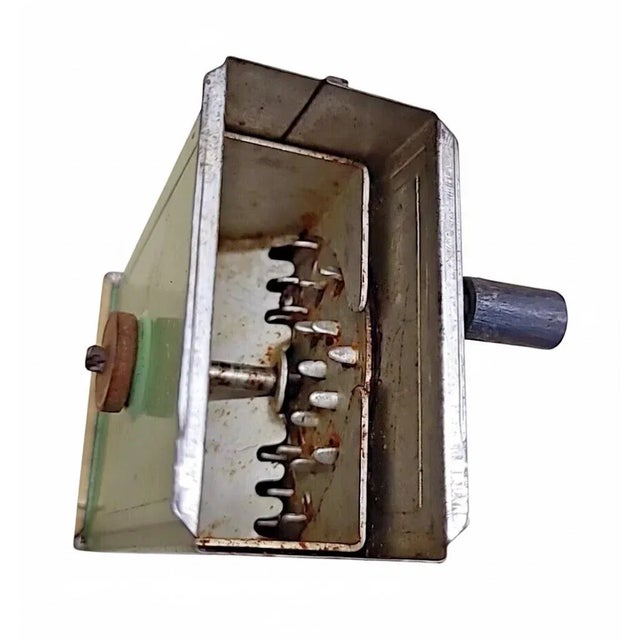 Early 20th Century Late 1930s–1940s Handy Ann Nut Meat Grinder — Mint Green & Cream Enamel For Sale - Image 5 of 7