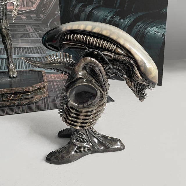 Metal Limited Edition Alien Big Chap Japan Figure from Prime 1 Studio, 2000s For Sale - Image 7 of 18
