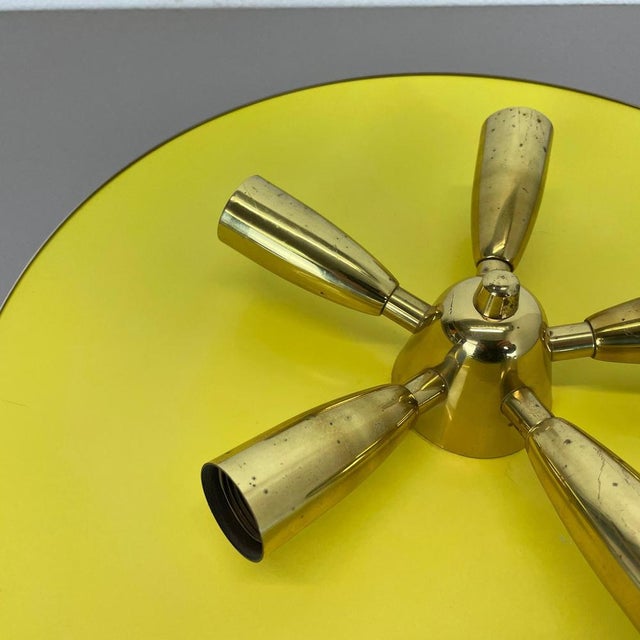 Theatre Wall Light in Brass + Yellow in the style of Stilnovo by Gio Ponti, Italy, 1950s For Sale - Image 9 of 18