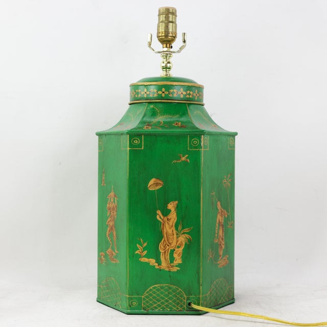 Pair of Vintage British Chinoiserie Green and Gold Hexagonal Hand-Painted Tole Tea Jar Table Lamps For Sale - Image 4 of 13