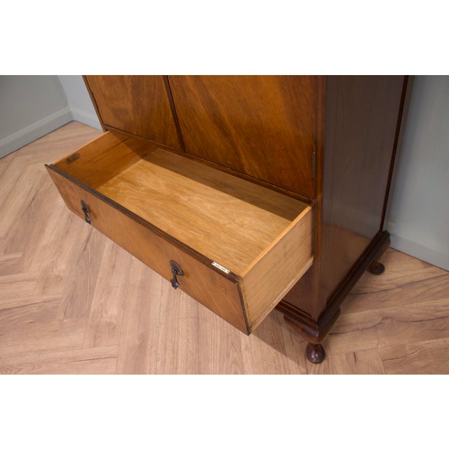 British Art Deco Tallboy Linen Cabinet in Burr Walnut from Waring and Gillow, 1930s For Sale - Image 6 of 10