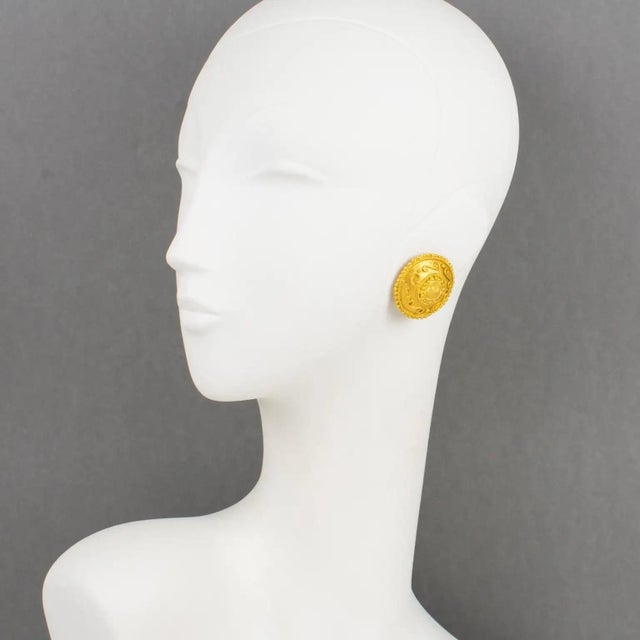 These stylish Emanuel Ungaro Paris couture clip-on earrings feature a gilt metal domed, rounded shape with a geometric...