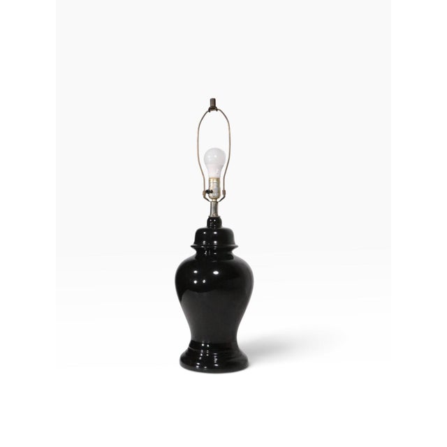 Hollywood Regency 1970s Asian Modern Ginger Jar Form Ceramic Black Table Lamp For Sale - Image 3 of 8