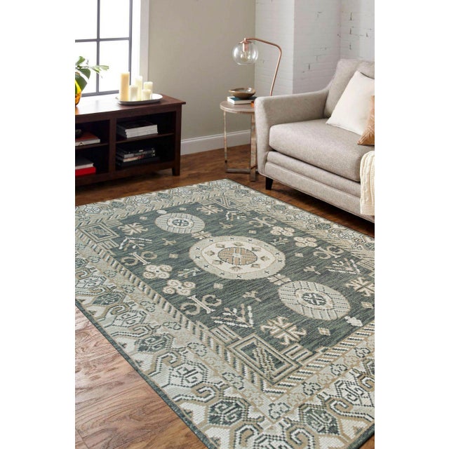 Rhea Traditional Green Hand Knotted Wool Rug, Country of Origin: India. This exquisite piece offers a sophisticated take...