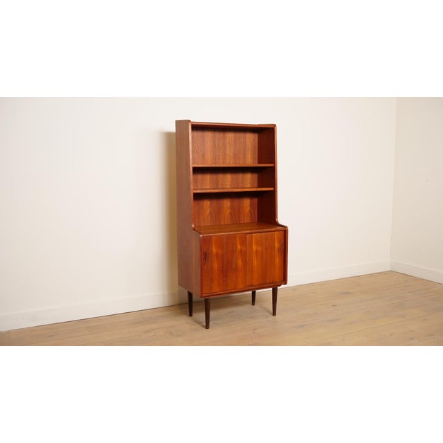 Beautiful vintage bookcase from the 1960s, straight from Denmark. The cabinet has two beautifully crafted shelves at the...