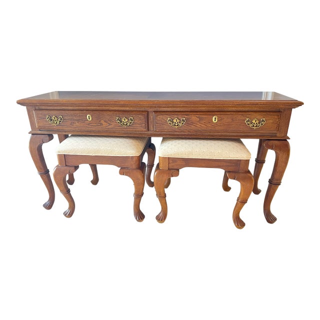 1980s Vintage Queen Anne Style Sofa Table / Console With Two Stools Set of 3 For Sale