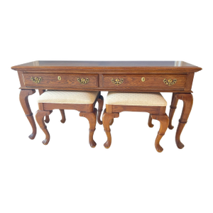 1980s Vintage Queen Anne Style Sofa Table / Console With Two Stools Set of 3