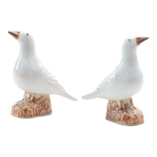 Chinese Export Porcelain Birds - Dove or Pigeon - a Pair For Sale