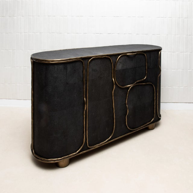 The Arianne Buffet by Kifu Paris is a masterpiece of modern luxury, blending exquisite craftsmanship with an avant-garde...