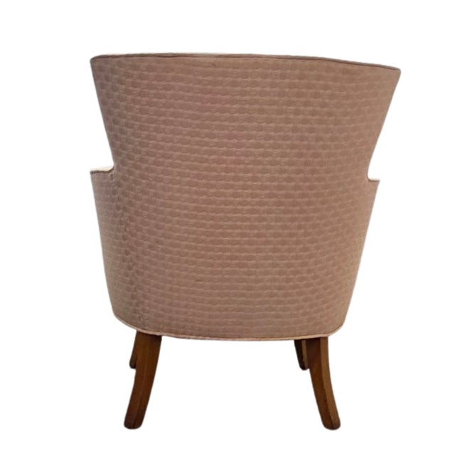 This is a mid-century lounge chair. Original vintage, it has only had one owner and comes from a smoke and pet free home....