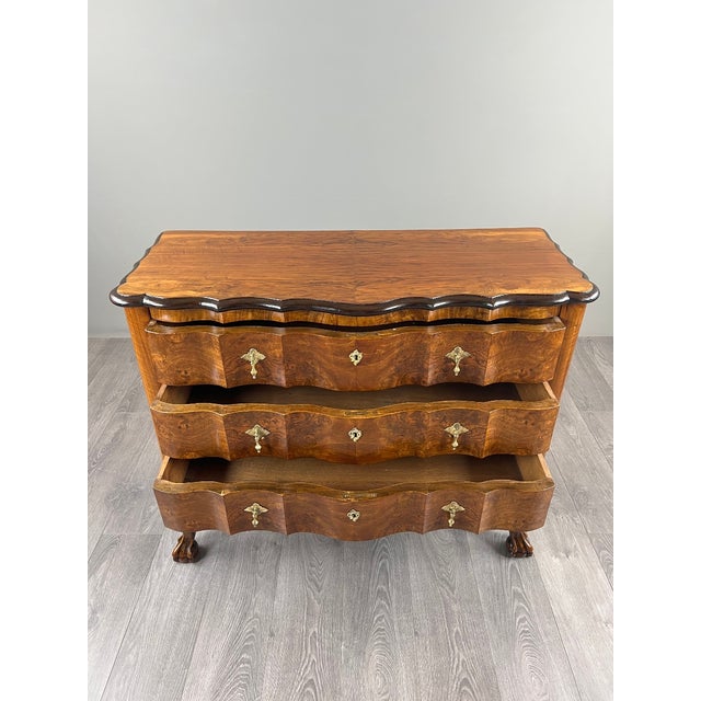 20th Century Louis XV Chest of Drawers in Walnut Burl Veneer For Sale - Image 6 of 12
